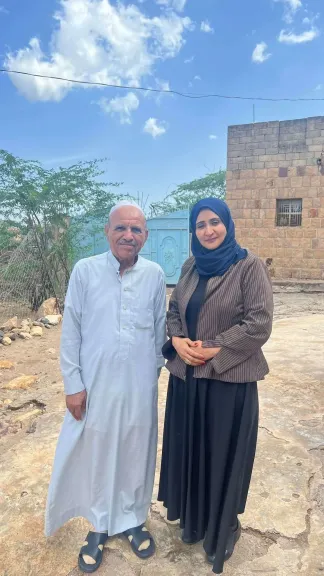 الدكتورة ألفت الدبعي في زيارة تضامنية لوالد الشهيدة أفتهان المشهري بريف تعز- نبض مصر