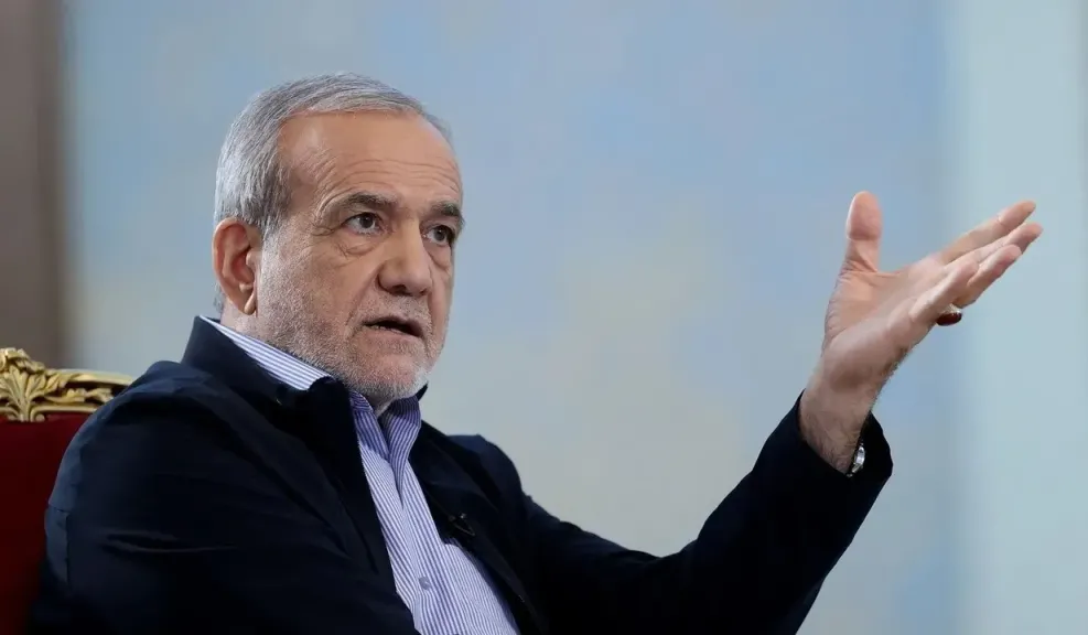 الرئيس الإيراني يفجر مفاجأة: عقدت لقاءا مطولا مع المرشد مجتبى خامنئي وهذا أكثر ما نخشاه!