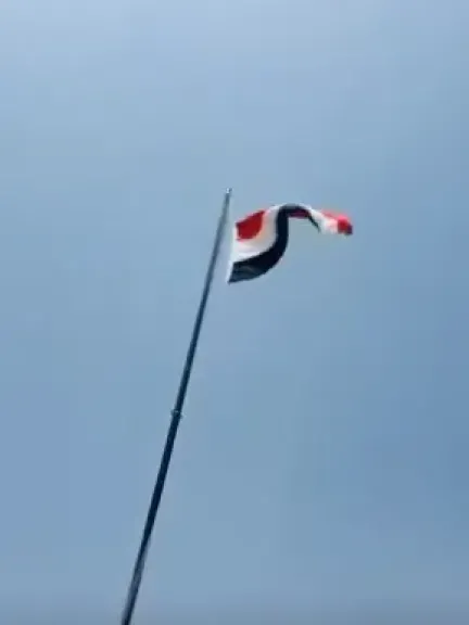 السفير اليمني يعيد رفع العلم في سفارة السودان بعد غياب 3سنوات- نبض مصر