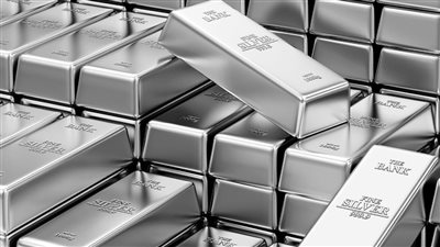 الفضة تهبط 40% من ذروتها التاريخية.. الفائدة والنفط والتصعيد الإيراني يعصفون بالسوق العالمي