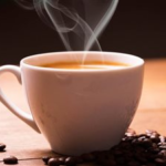 القهوة تُغيّر بكتيريا الأمعاء وترتبط بالمزاج وصحة الدماغ