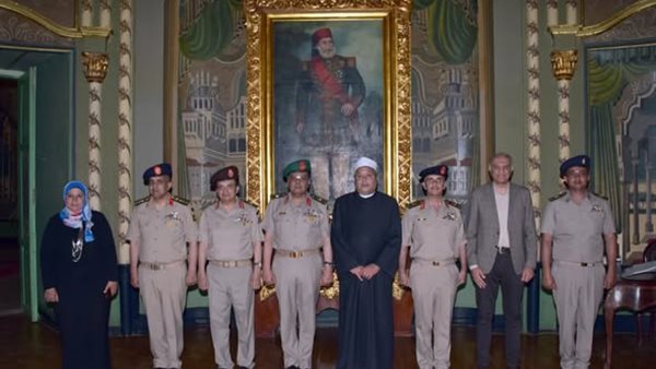 القوات المسلحة تنظم زيارة لوفد الأزهر إلى المتحف الحربي احتفالًا بذكرى تحرير سيناء- نبض مصر