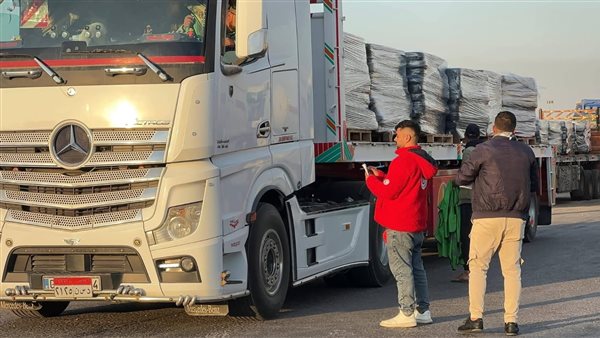 الهلال الأحمر المصري يطلق قافلة «زاد العزة» 190 بحمولة أكثر من 3 آلاف طنًا من المساعدات الإنسانية- نبض مصر