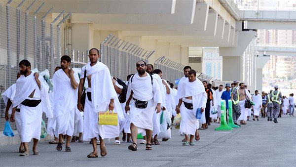 انطلاق أول أفواج حجاج القرعة من مطار القاهرة إلى المدينة المنورة- نبض مصر
