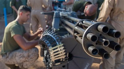 بمدفع يطلق 6 آلاف طلقة في الدقيقة.. أمريكا تشل حركة سفينة إيرانية- نبض مصر