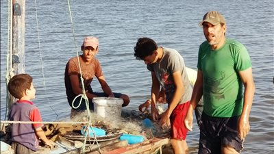 بنجري على لقمة العيش والبحيرة مبقتش زي زمان