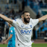 بنزيما يتوهج بقميص الهلال !