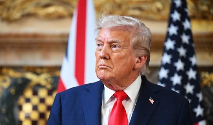 ترامب يؤجل زيادة الرسوم الجمركية على واردات الاتحاد الأوروبي.. ومهلة حتى يوليو لتنفيذ الاتفاق