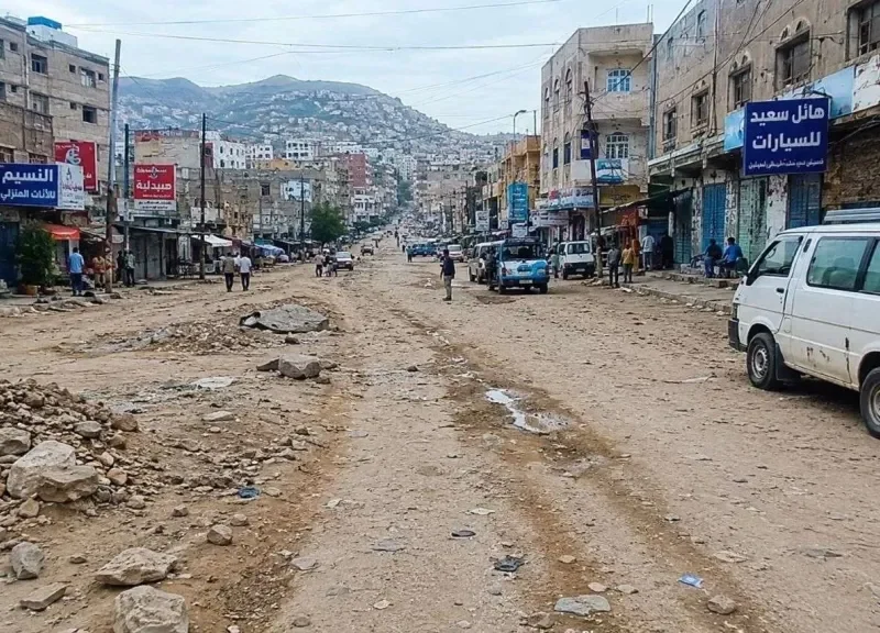تعز.. شوارع ترابية وحفر عميقة تُعيد المدينة إلى العصور الوسطى- نبض مصر
