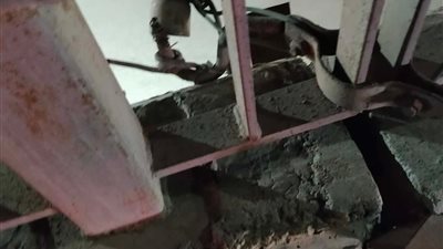 جرس إنذار قبل الكارثة.. توصيل كهرباء بسور الكوبري العلوي في الفيوم يهدد أرواح المارة أمام مسجد ناصر- نبض مصر