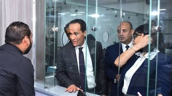 جولة تفقدية للرئيس التنفيذي للهيئة العامة للاستثمار والمناطق الحرة بمركز خدمات المستثمرين- نبض مصر