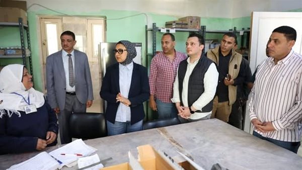 جولة مفاجئة لمحافظ الوادي الجديد بمستشفى الفرافرة المركزي