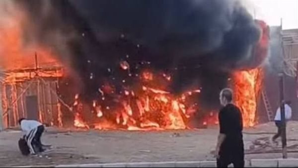 حريق داخل مبنى يضم أربعة طوابق في ثاين.. وتصرف زعيم للمعارضة ينقذ الموقف ويمنع وقوع كارثة