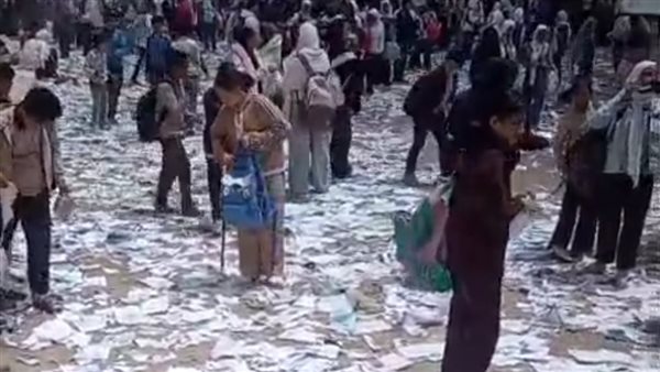 حقيقة أم مشهد تمثيلي؟.. كواليس فيديو تمزيق الكتب داخل مدرسة بالدقهلية- نبض مصر