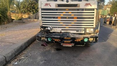 "حمولة انقلبت على الطريق".. مقطورة تعطل حركة الساحلي دون خسائر