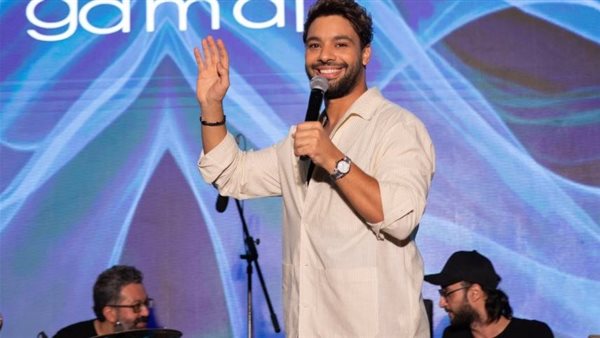 “ربنا يديم الفرحة على شعبنا”..أحمد جمال يشارك احتفالات المواطنين بافتتاح المونوريل- نبض مصر