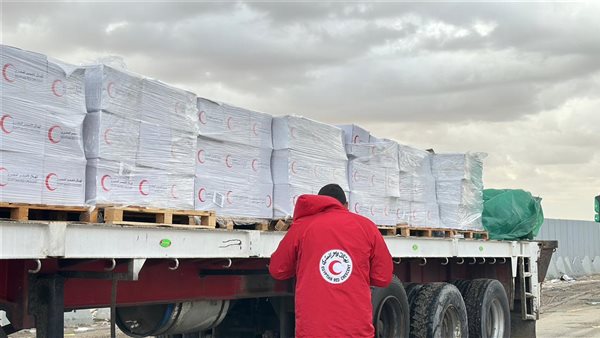 زاد العزة.. الهلال الأحمر يطلق قافلة مساعدات إنسانية جديدة لدعم قطاع غزة