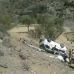 سائق باص يأخذ استراحة على قمة جبل في إب.. وبعد لحظات كانت الكارثة