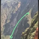 سقوط امرأة من رأس جبل إلى وادٍ سحيق في عمران (فيديو)