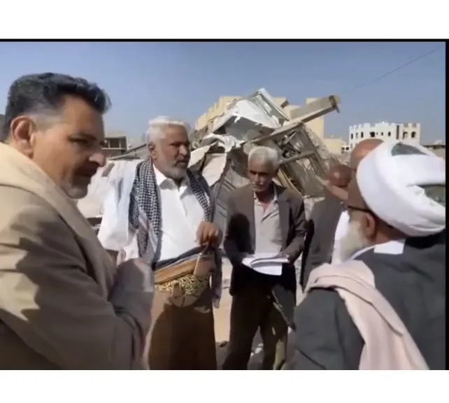 شاهد بالفيديو كيف كان ردة الفعل الغريبة من وزير حوثي عند اكتشافه ان المنزل الذي أمر بهدمه مالكه ”هاشمي”- نبض مصر