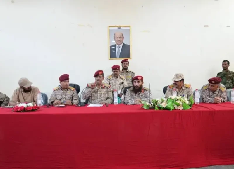 شاهد كيف تمت عملية الاستلام والتسليم لقيادة المنطقة العسكري الرابعة في عدن بين حمدي شكري وفضل حسن- نبض مصر