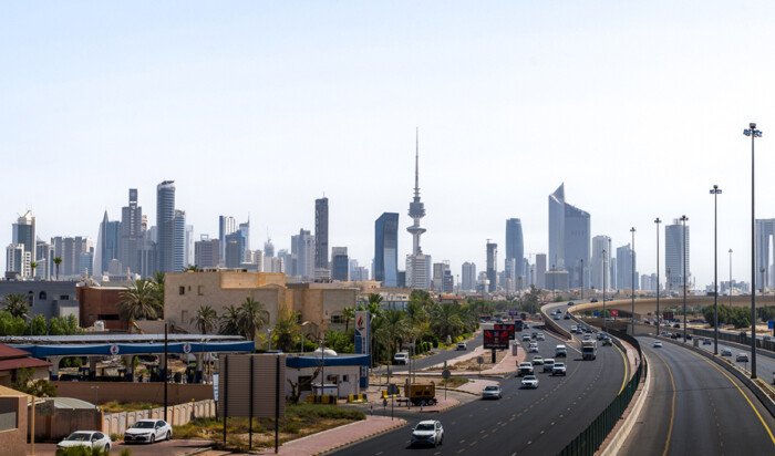 طقس الكويت المتوقع اليوم الجمعة.. مائل للحرارة وغائم خلال النهار.. ومعتدل وغائم جزئياً ليلاً