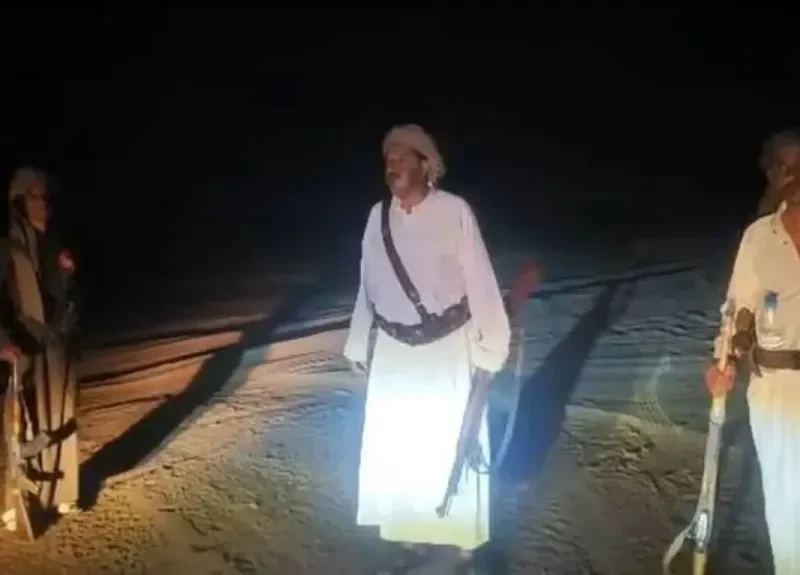 عاجل : قبائل دهم تستنفر و تقطع خط صنعاء – الجوف وتعلن النكف رداً احتجاز الشيخ الحزمي (فيديو)- نبض مصر