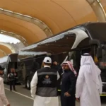 عدن.. إيقاف حافلة لشركة نقل دولي لمخالفتها جدول تفويج الحجاج
