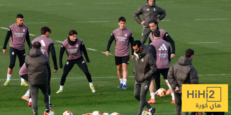غرفة ملابس ريال مدريد تنهار..!