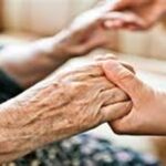 قانون رعاية المسنين يضع خريطة واضحة لتحمل التكاليف.. من الأسرة إلى الدولة