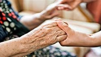قانون رعاية المسنين يضع خريطة واضحة لتحمل التكاليف.. من الأسرة إلى الدولة