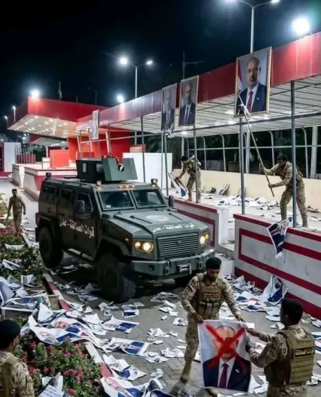 قوات عسكرية تُزيل صور الزبيدي وأعلام الانتقالي من ساحة العروض بعددن فجراً- نبض مصر