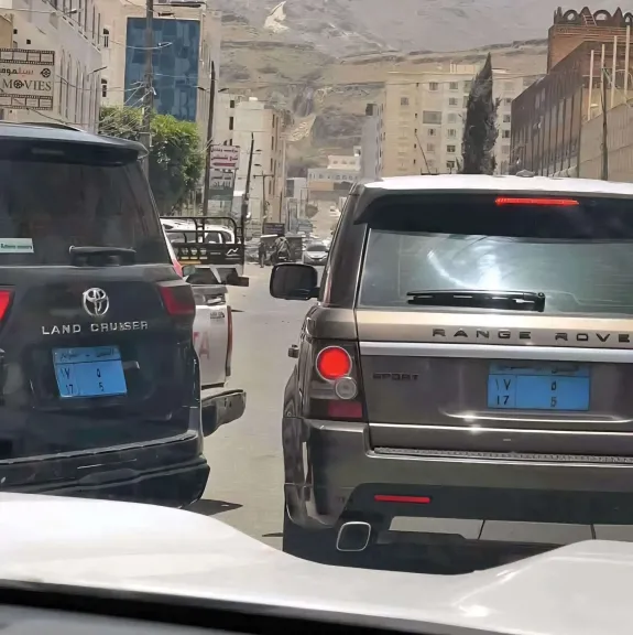 ”لا يحدث إلا في اليمن”… سيارات متشابهة اللوحات تنتشر في شوارع صنعاء- نبض مصر
