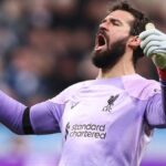 ليفربول يكشف آخر تطورات إصابة أليسون وموعد عودته