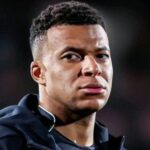 مبابي زميل ولاعب سيء ..!