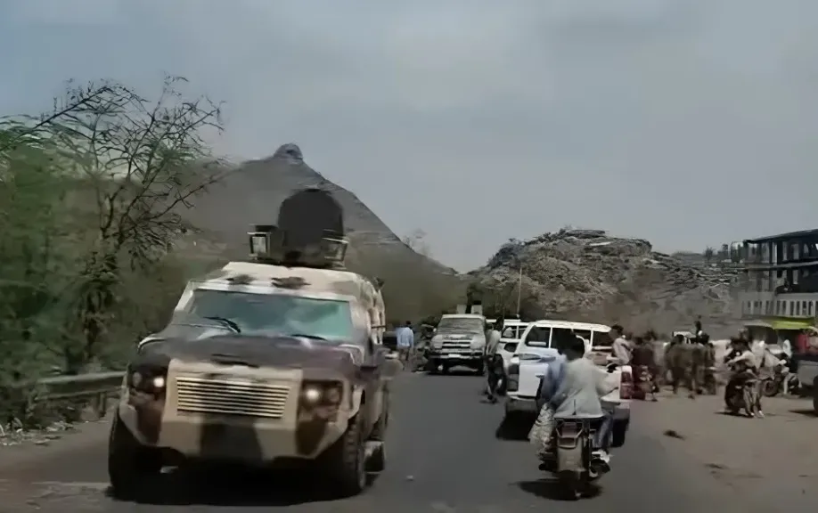 محافظ الضالع ينتصر للمواطنين بعد قطع عناصر للانتقالي طريق صنعاء عدن ومنع مرور السيارات القادمة من شمال اليمن- نبض مصر