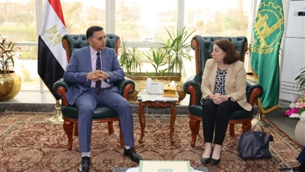 محافظ القليوبية يبحث مع وفد البنك الدولي مستجدات مشروع إدارة تلوث الهواء وتغير المناخ بالقاهرة الكبرى