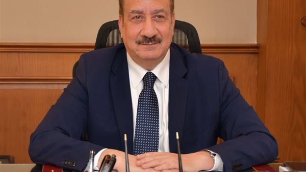 محافظ بورسعيد يوجه بتكثيف تشغيل سيارات الكنس الآلي بكافة شوارع المحافظة