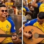 مشهد طريف.. رونالدو عازف عود في أجواء شعبية سعودية