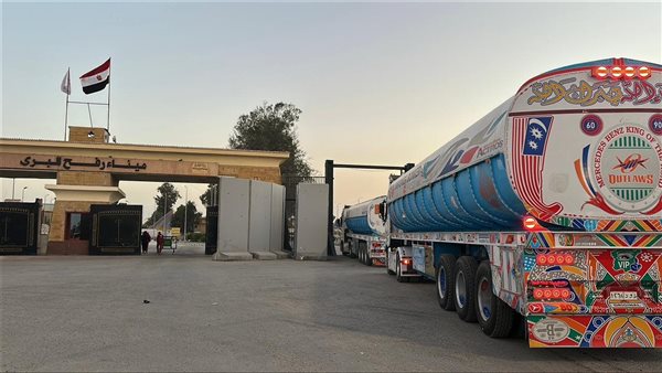 مصر تواصل إدخال المساعدات إلى غزة واستقبال الجرحى عبر معبر رفح