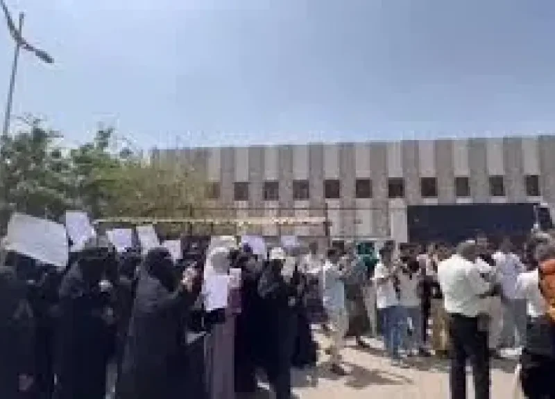 معلمو ”عدن” المتعاقدون يُنظّمون وقفة احتجاجية أمام المحافظ غداً.. ومطالبان على الطاولة- نبض مصر