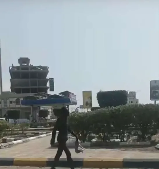 مواطنون في عدن يشكون شاباً يُشعل النيران أمام العمائر السكنية ويثير الخوف بين الأهالي- نبض مصر