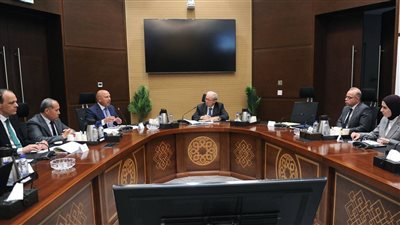 نائب رئيس الوزراء للشئون الاقتصادية يستعرض مع وزير النقل موقف مشروع شبكة القطار الكهربائي السريع
