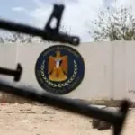 ناشطون بعدن: المجلس الانتقالي يفرغ معسكرات من الأسلحة ويوزعها على محسوبين