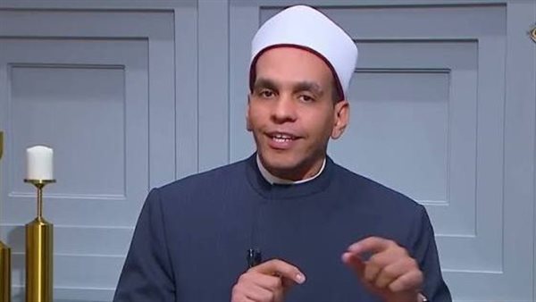 هل أقطع الصلاة عند طرق الباب بشدة؟.. أمين الفتوى يجيب- نبض مصر