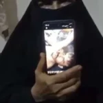 والدة يمنية تستغيث بعد مقتل ابنها: ”عذبوه وشلوه من المفلحي وجابوه لي جثة هامدة”