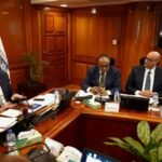 وزير البترول يوجه بالإسراع في استغلال إمكانات البترول والغاز بحقول خالدة