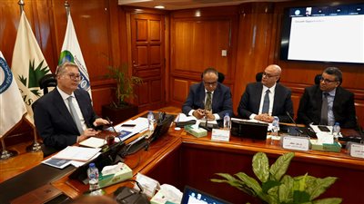 وزير البترول يوجه بالإسراع في استغلال إمكانات البترول والغاز بحقول خالدة