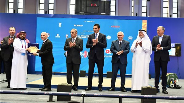 وزير الشباب والرياضة يفتتح بطولة العالم لرفع الأثقال للناشئين والناشئات بالإسماعيلية بمشاركة 54 دولة