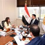 وزير الصناعة يلتقي مسؤولي شركة طاقة عربية لبحث مشروعات الشركة في مجالات توزيع الكهرباء والغاز الطبيعي